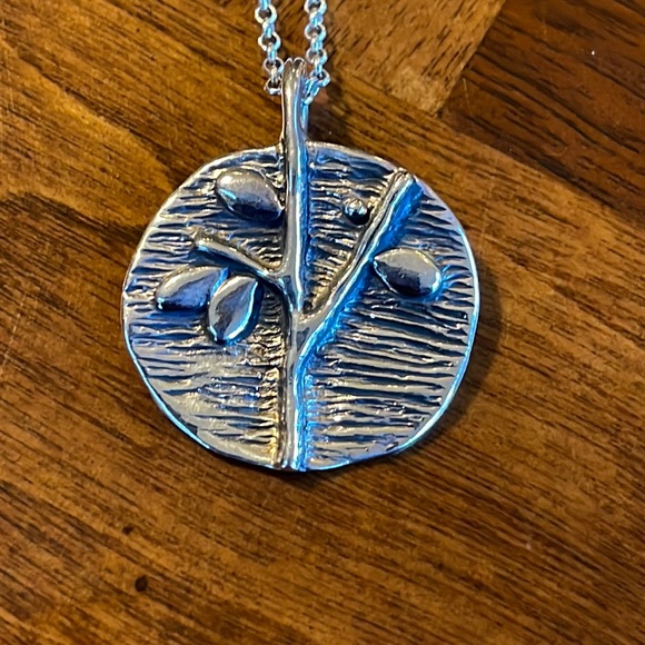 BEAUTIFUL STERLING SILVER OLIVE TREE OF LIFE NECKLACE - Picture 1 of 4